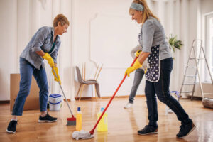 Eine gute vertrauenswürdige Putzfrau kann Ihnen beim Aufräumen helfen!